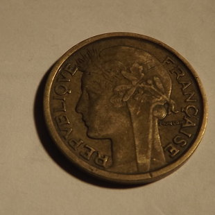 1 franc morlon 1931  métal bronze- aluminium poids 4 g  diamètre  23 mm  épaisseur 1.70