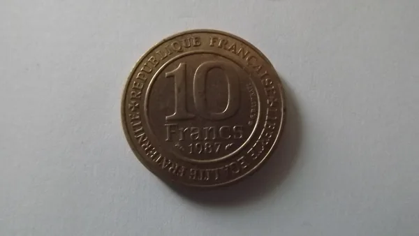 10 francs  millénaire capétien 1987  métal  cupronickel poids 10 g diamètre 26 mm  épaisse