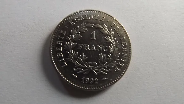 1 franc République 1992  commémorative  métal  nickel poids 6  diamètre  24 mm épaisseur 1