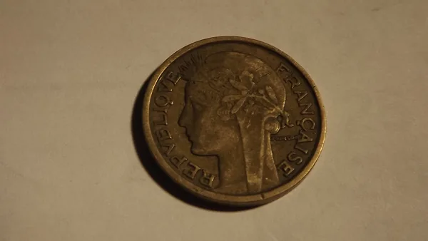 1 franc morlon 1931  métal bronze- aluminium poids 4 g  diamètre  23 mm  épaisseur 1.70