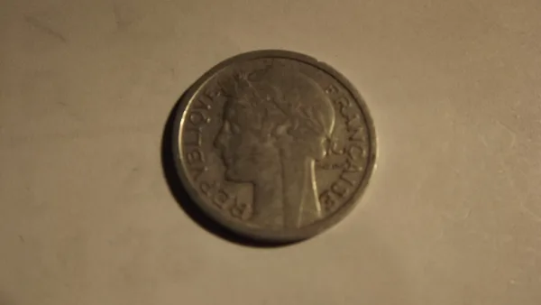 1 franc morlon  1946  métal  aluminium poids 1.3  diamètre  23 mm épaisseur 1.41
