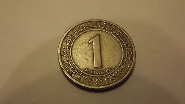 Algérie 1 dinar 1972 "F.A.O." (la légende touche le cercle intérieur)